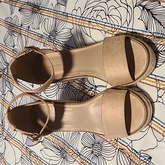 Banana Republic Wedge Sandals - Size 8.5 - Picture 3 of 10